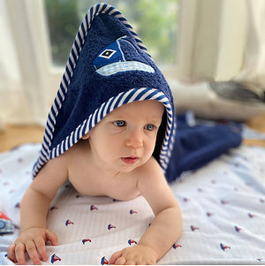 Hansekind Kapuzenhandtuch Baby "Segelboot"