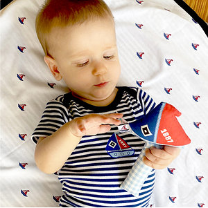 Hansekind Rasselstab Baby "Segelboot"