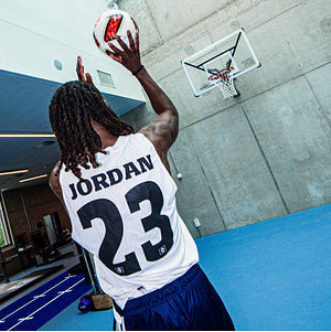 Signiertes Shooting-Top Jordan #23